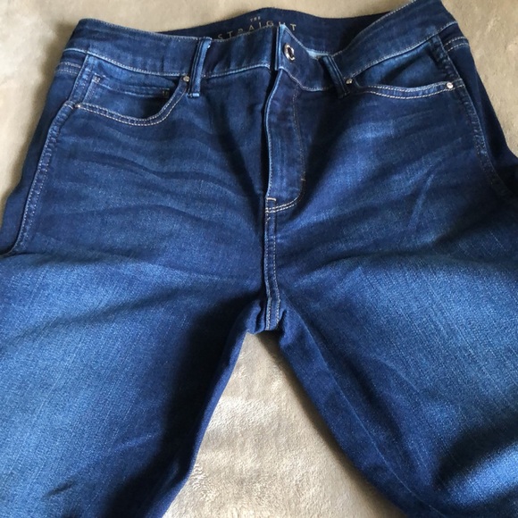 White House Black Market- The Straight Crop - Picture 5 of 8